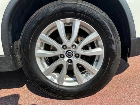 Used 2019 Nissan Rogue SV image 27