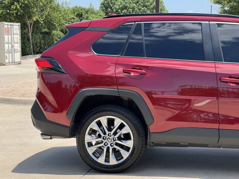 Used 2022 Toyota RAV4 XLE Premium image 11