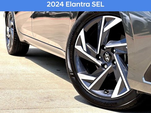 Used 2024 Hyundai Elantra SEL w/ Convenience Package image 2