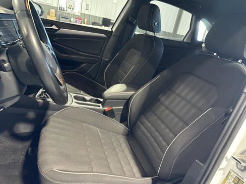 Used 2024 Volkswagen Jetta Sport image 16
