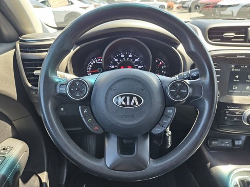 Used 2018 Kia Soul + image 19