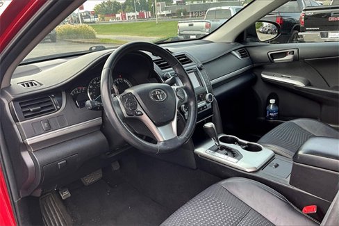 Used 2014 Toyota Camry L image 4