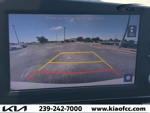 Used 2023 Hyundai Elantra SEL image 17
