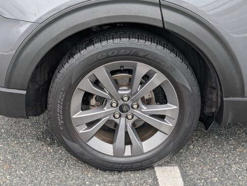 Certified 2021 Ford Explorer XLT w/ Equipment Group 202A image 9