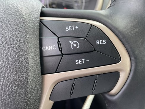 Used 2016 Jeep Cherokee Latitude image 15