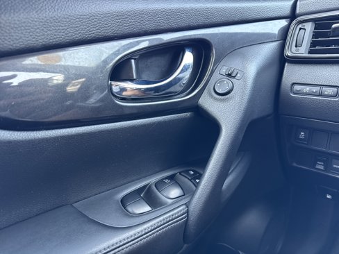 Used 2017 Nissan Rogue S image 23