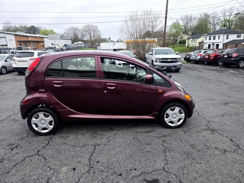 Used 2012 Mitsubishi i SE image 17