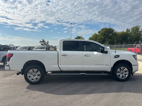 Used 2020 Nissan Titan SL w/ Moonroof Package image 9