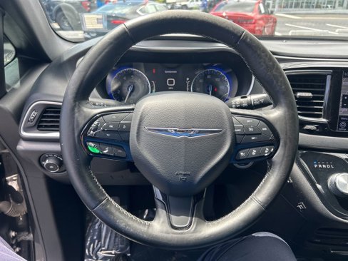 Used 2019 Chrysler Pacifica Touring-L Plus w/ Advanced Safetytec Group image 16