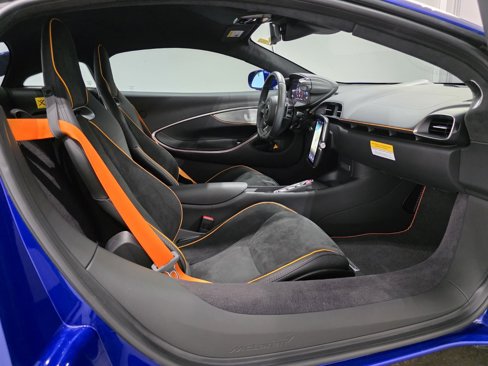 Used 2023 McLaren Artura image 16