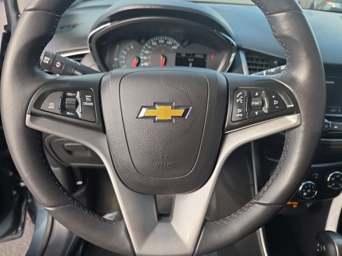 Used 2022 Chevrolet Trax LT w/ LT Convenience Package image 32