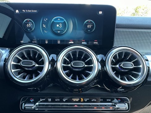 Used 2022 Mercedes-Benz GLB 250 4MATIC image 23