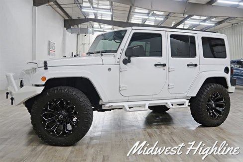 Used 2017 Jeep Wrangler Unlimited Sahara w/ Connectivity Group image 5