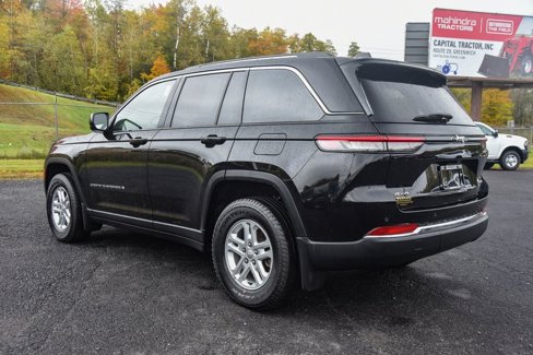 Certified 2023 Jeep Grand Cherokee Laredo w/ Luxury Tech Group I image 6