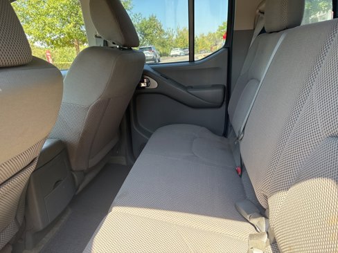 Used 2016 Nissan Frontier SV image 11