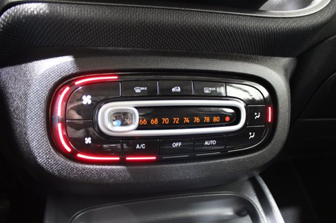 Used 2016 smart fortwo pure image 18