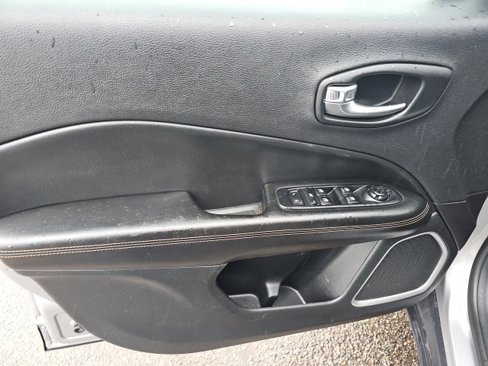 Used 2019 Jeep Compass Limited image 10