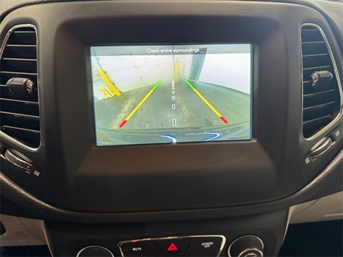 Used 2018 Jeep Compass Latitude w/ Popular Equipment Group image 9