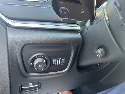 Certified 2022 Jeep Grand Cherokee L Overland w/ Luxury Tech Group IV image 33