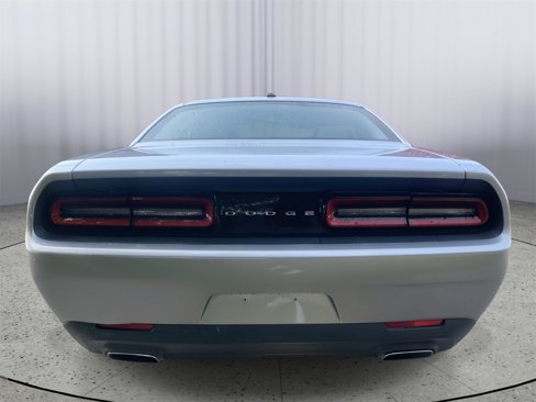 Used 2016 Dodge Challenger SXT image 8