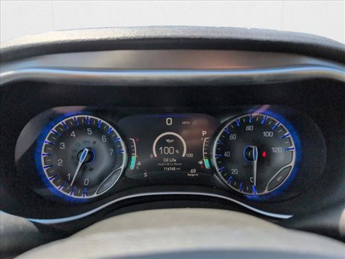 Used 2018 Chrysler Pacifica Limited image 11