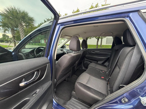 Used 2018 Nissan Rogue SV image 9