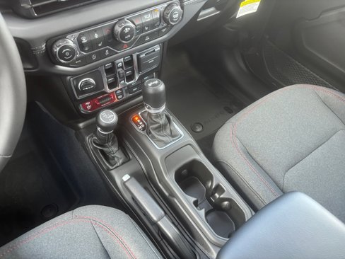 New 2025 Jeep Wrangler Unlimited Rubicon image 28