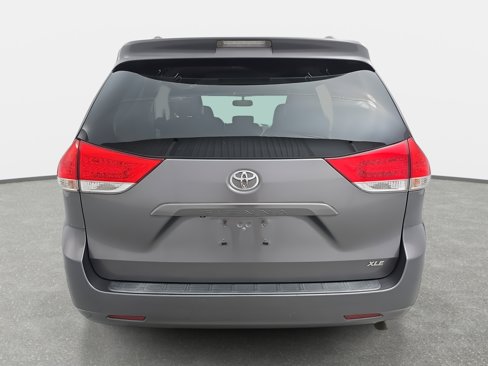 Used 2014 Toyota Sienna XLE image 6
