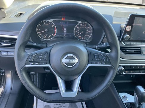 Used 2024 Nissan Altima 2.5 SV image 17