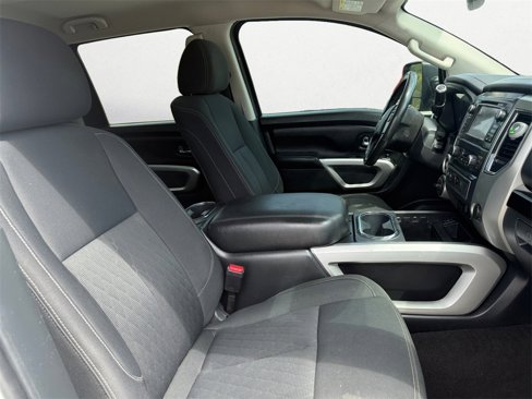 Used 2016 Nissan Titan SV image 15