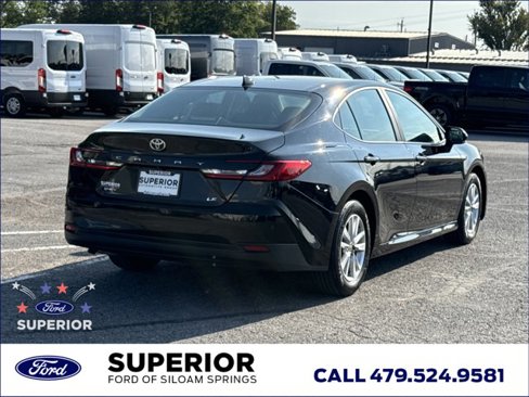 Used 2025 Toyota Camry LE image 3
