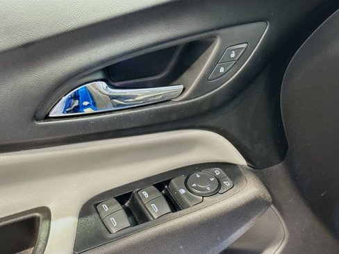 Used 2019 Chevrolet Equinox LS image 17