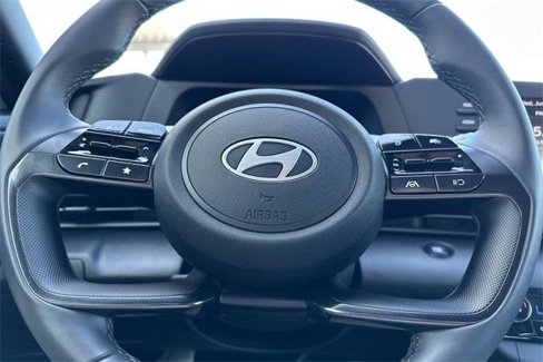 Used 2025 Hyundai Elantra Sport image 23