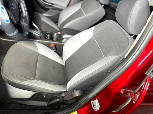 Used 2014 Ford Focus SE w/ SE Winter Package image 24