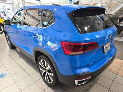 Certified 2024 Volkswagen Taos SE image 6