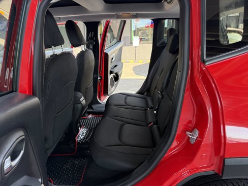 Used 2016 Jeep Renegade Latitude w/ Popular Equipment Group image 15