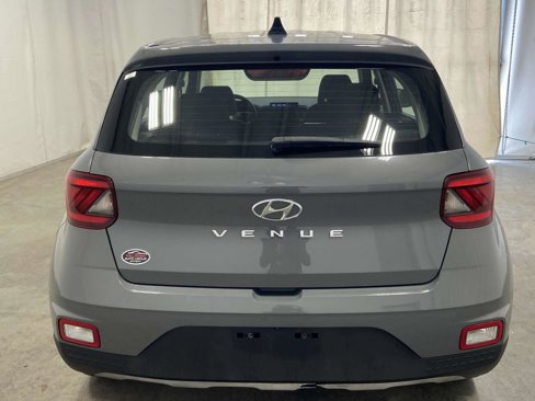 Used 2020 Hyundai Venue SE image 4