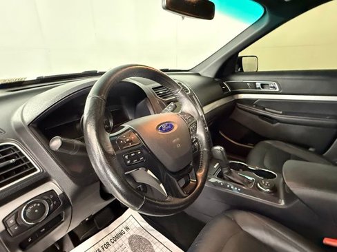 Used 2017 Ford Explorer XLT w/ Equipment Group 202A image 14
