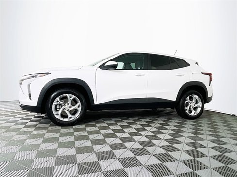 Certified 2024 Chevrolet Trax LS w/ LS Convenience Package image 4