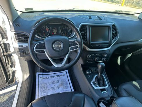 Used 2018 Jeep Cherokee Latitude Plus image 25