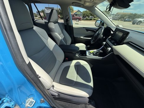 Used 2020 Toyota RAV4 XLE Premium image 11