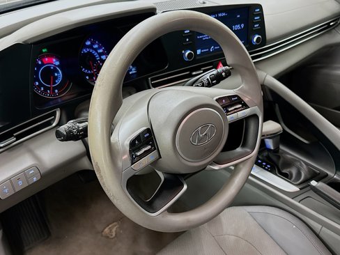 Used 2021 Hyundai Elantra SE image 18