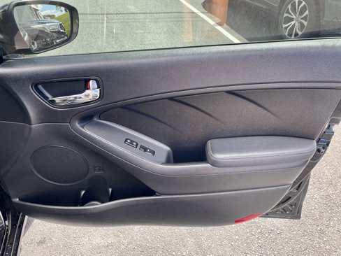 Used 2017 Kia Forte S image 11