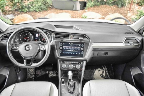 Used 2021 Volkswagen Tiguan SE w/ Panoramic Sunroof Package image 12
