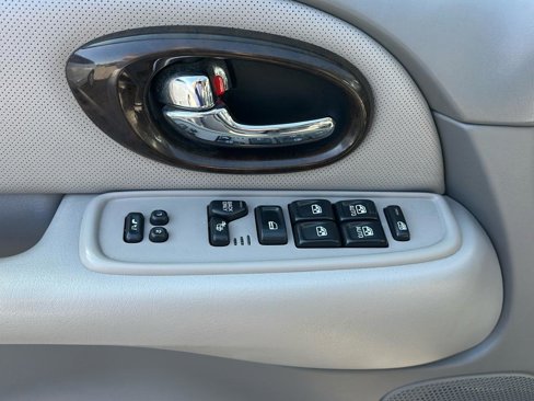 Used 2005 Buick Rainier CXL image 11