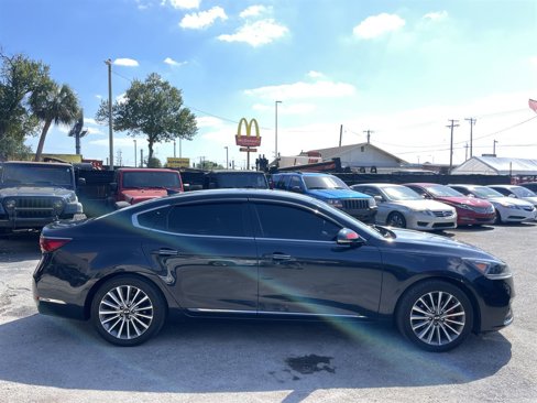 Used 2017 Kia Cadenza Premium w/ Luxury Package image 4