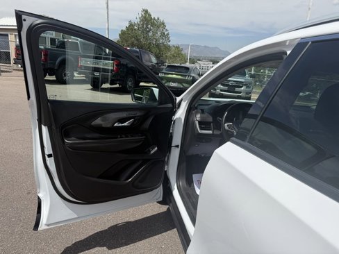 Used 2023 GMC Terrain SLT image 9