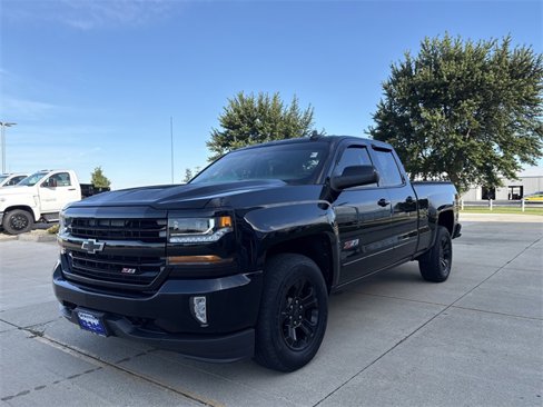 Used 2017 Chevrolet Silverado 1500 LT w/ Midnight Edition image 7