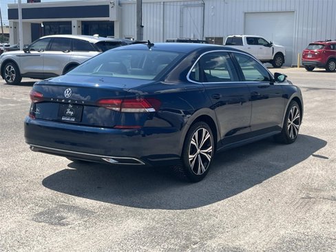 Used 2020 Volkswagen Passat 2.0T SEL image 5