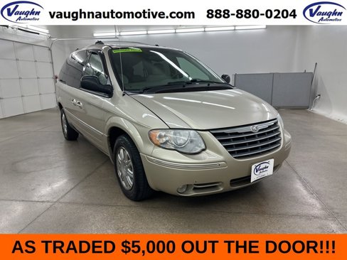 Used 2005 Chrysler Town & Country Limited image 1